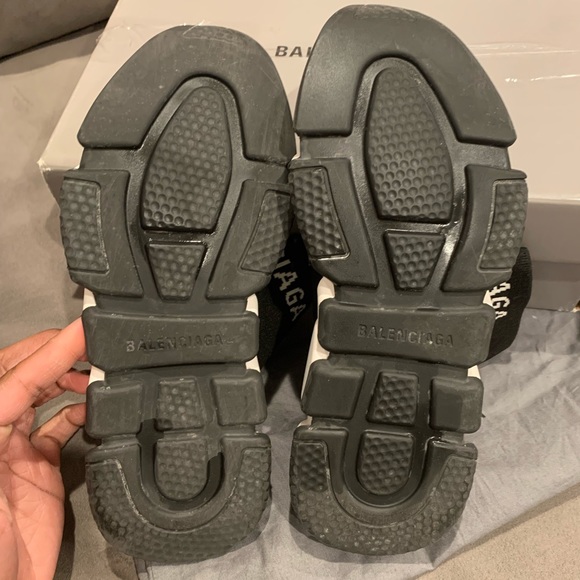 Balenciaga knit sneaker in black/white. Lightly worn. - Picture 15 of 15